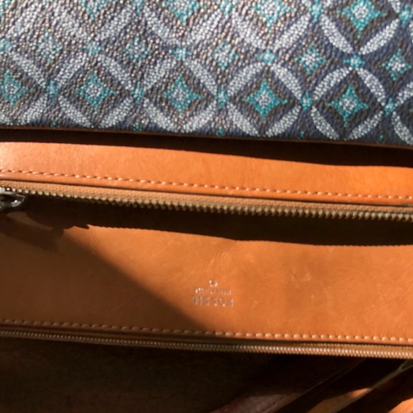 Fossil purse with blue design - Picture 3 of 6